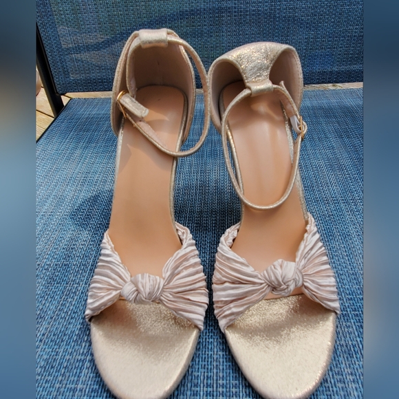 Bow Knot Shimmery Champagne Dress Pumps / Heels w Open Toe - Picture 2 of 9